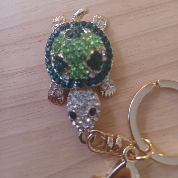 TURTLE JEWEL CRUSTED BAG CHARM/ KEYCHAIN - Picture 3 of 3